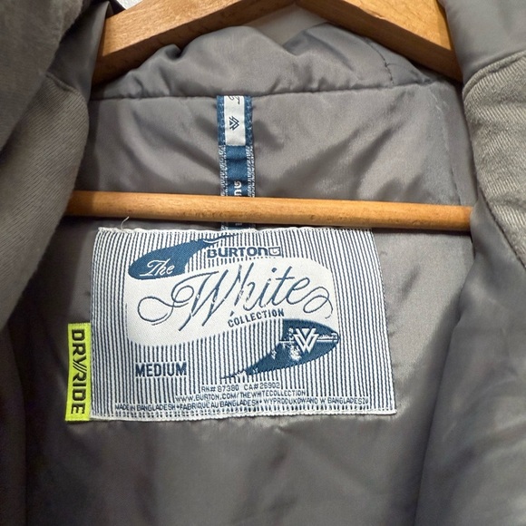 Burton The White Collection Men's Black Snowboard Jacket! EUC - Picture 3 of 7